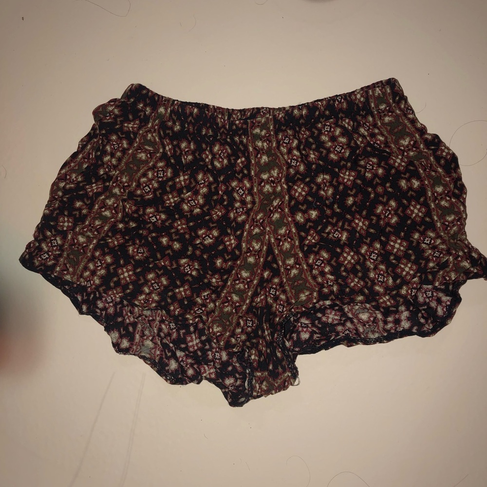 BRANDY MELVILLE pattern shorts